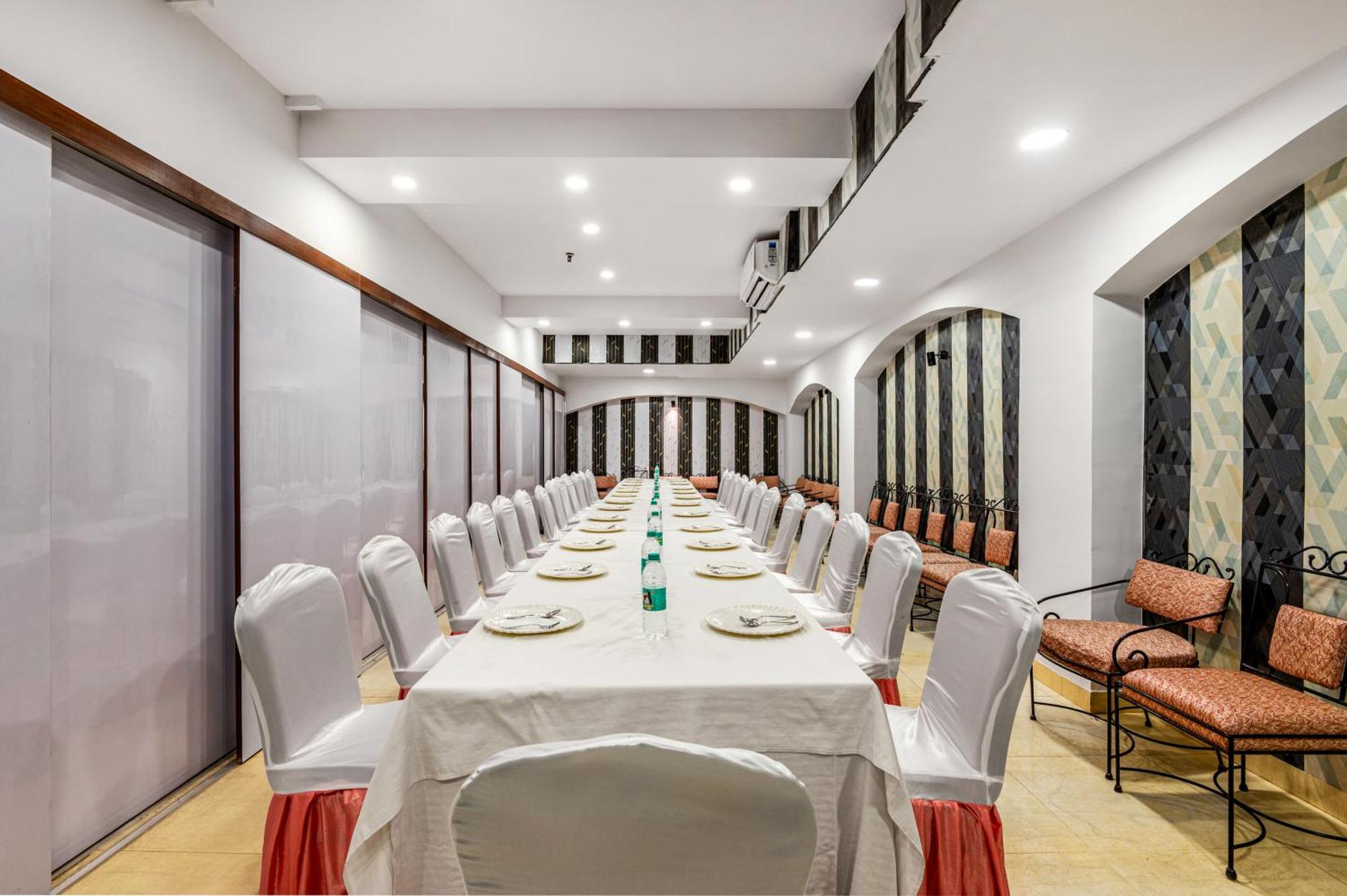 Hotel Nice Palace Delhi Kültér fotó